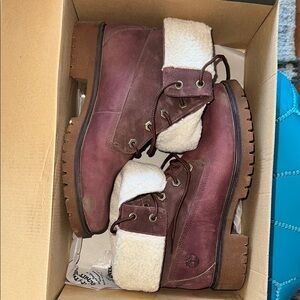 Timberland Burgundy Jayne fleece Nubuck boots. Size 7.
